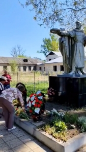 Наше учреждение сегодня приняло участие в возложении цветов к мемориалу Победы в Богдановском сельском поселении.